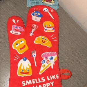 NWT Blue Q Kitchen Oven Mitt with Fun Food Graphics SMELLS LIKE HAPPY